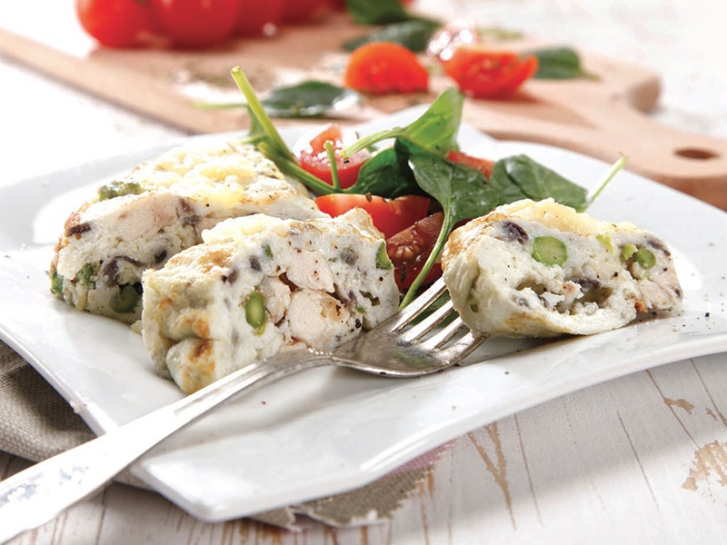 Deliciosa omelete de espargos para uma refeição saudável